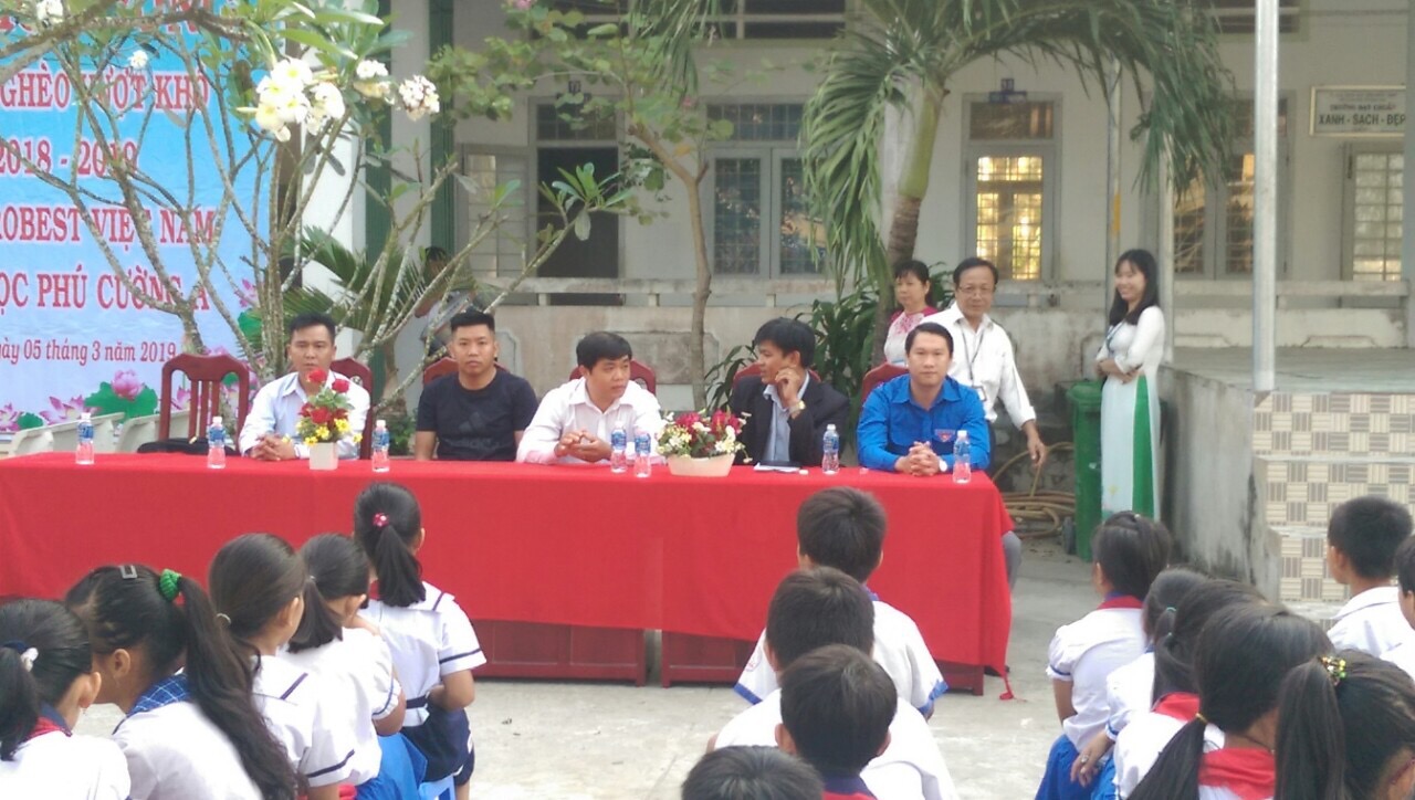 Tham dự buổi Lễ còn có ông Phạm Quốc Dĩnh đaị diện Chi đoàn HĐND-UBND huyện Tam Nông (từ phải qua)