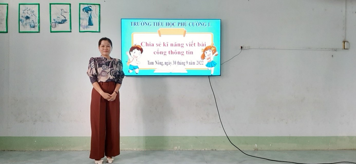 Bà Nguyễn Thị Cẩm Tiên - Phó hiệu trưởng phát biểu khai mạc
